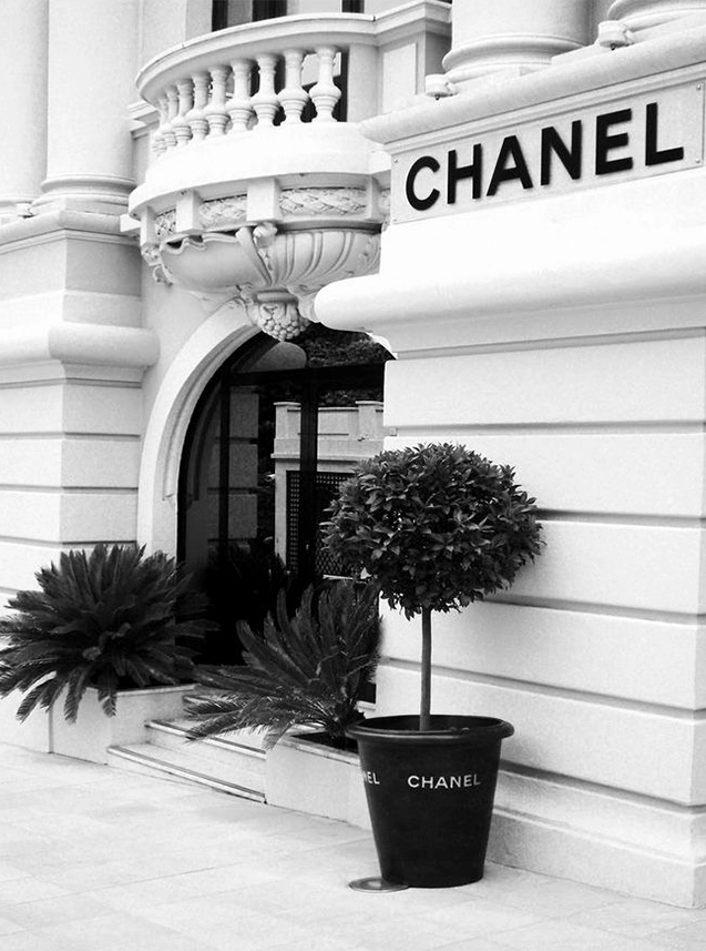 Chanel Fashion Store - Wallpicture